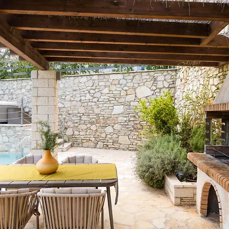 Villa Yaisemi By Posarellivillas